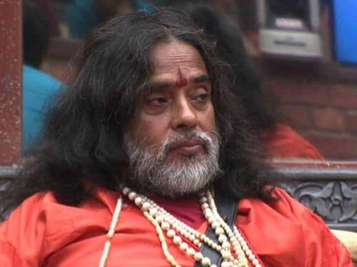  बिग बॉस से बाहर आने के बाद स्वामी ओम का एक अश्लील वीडियो वायरल हुआ था. इस वीडियो में एक लड़की बिकिनी में उनके साथ दिखाई दे रही थी और स्वामी तपस्या करते नजर आ रहे थे.