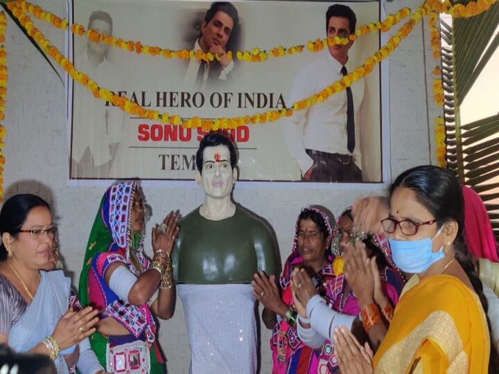 Telangana Locals Dedicate Temple To Sonu Sood, Actor Says- I Dont Deserve  This | इस गांव में मंदिर बनाकर Sonu Sood को पूजने लगे लोग, एक्टर बोले, 'मैं  इसके लायक नहीं'