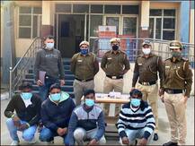 ऑनलाइन शॉपिंग वेबसाइट के एग्जीक्यूटिव बनकर ठगी करने वाले गैंग का पर्दाफाश, महिला समेत 5 गिरफ्तार