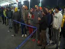 अमृतसर: UK से आये सभी यात्रियों की कोरोना जांच के निर्देश के बाद भड़के परिजन, एयरपोर्ट के बाहर हंगामा