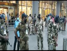 लंदन से मुंबई पहुंची फ्लाइट्स के यात्रियों को BMC ने किया क्वारंटीन, सरकार के फैसले से यात्री और परिजन दिखे नाराज