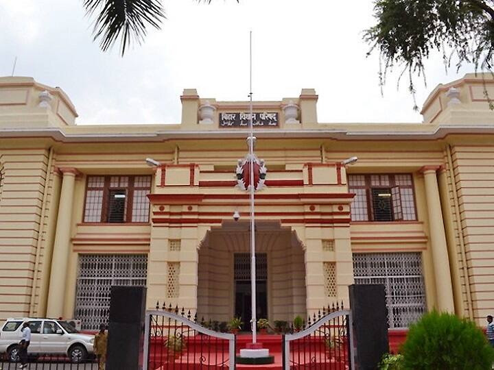 बिहार: सुशील मोदी के राज्यसभा जाने के बाद विधान परिषद की सीट पर होगा उपचुनाव, जानें- और कितनी सीटें हैं खाली? Bihar: After sushil modi elevation to rajya sabha,by election of legislative council scheduled...know on how many seats election to be held ann बिहार: सुशील मोदी के राज्यसभा जाने के बाद विधान परिषद की सीट पर होगा उपचुनाव, जानें- और कितनी सीटें हैं खाली?