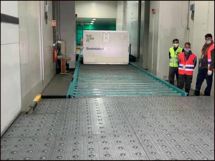 दिल्ली एयरपोर्ट पर कोरोना वैक्सीन की हैंडलिंग और ट्रांसपोर्टेशन के लिए कूल चेन की मेगा तैयारी