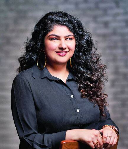 अंशुला कपूर: अपने भाई अर्जुन कपूर की तरह अंशुला ने एक्टिंग की दुनिया में दिलचस्पी नहीं दिखाई. वह गूगल कंपनी में जॉब कर चुकी हैं. इसके अलावा ऋतिक रोशन की स्पोर्ट्स ब्रांड HRX की ऑपरेशन मैनेजर रह चुकी हैं. वह फैनकाइंड नाम का एक ऑनलाइन फंडरेजिंग प्लेटफॉर्म भी चलाती हैं. अंशुला बोनी कपूर की बेटी हैं.