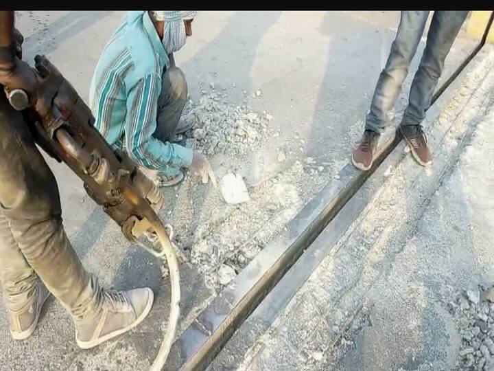 रायबरेली: एबीपी की खबर का असर, जर्जर पुल के मरम्मत का काम शुरू, पीएम मोदी ने किया था लोकार्पण Raebareli: Effect of ABP news, repair work of shabby bridge started, PM Modi inaugurated ANN रायबरेली: एबीपी की खबर का असर, जर्जर पुल के मरम्मत का काम शुरू, पीएम मोदी ने किया था लोकार्पण