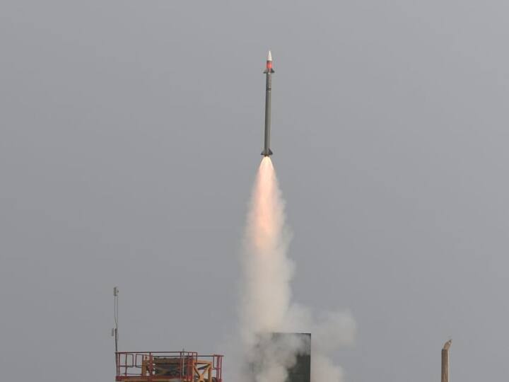 सेना के लिए ‘एमआरसैम’ मिसाइल का DRDO ने किया पहला सफल परीक्षण, इजरायल की मदद से किया गया है तैयार DRDO today successfully carried out MRSAM missile maiden test ANN सेना के लिए ‘एमआरसैम’ मिसाइल का DRDO ने किया पहला सफल परीक्षण, इजरायल की मदद से किया गया है तैयार