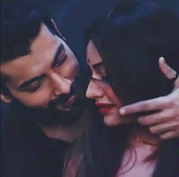 अपकमिंग एपिसोड में दोनों की नजदीकियां खुलकर सामने आ जाएंगी जिसके बाद शो में एक नया मोड़ आएगा जिसे देख दर्शक चौंक जाएंगे. 