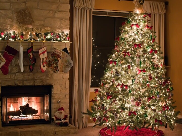 know why Christmas tree is decorated on Christmas how do you celebrate this day Christmas 2020: जानिए क्रिसमस के मौके पर क्यों डेकोरेट किया जाता है क्रिसमस ट्री, कैसे करते हैं इस दिन को सेलिब्रेट