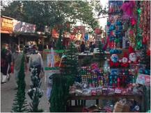 Christmas 2020: तस्वीरों में देखिए कोरोना के बीच देश के बाजारों में कैसा है क्रिसमस का नजारा