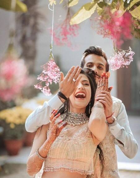 धनश्री ने अपने इंस्टाग्राम पर इस फोटोशूट की तस्वीरें शेयर करते हुए कैप्शन में लिखा कि, ''सबकुछ काफी प्यारा और खूबसूरत था...इंगेजमेंट डे.