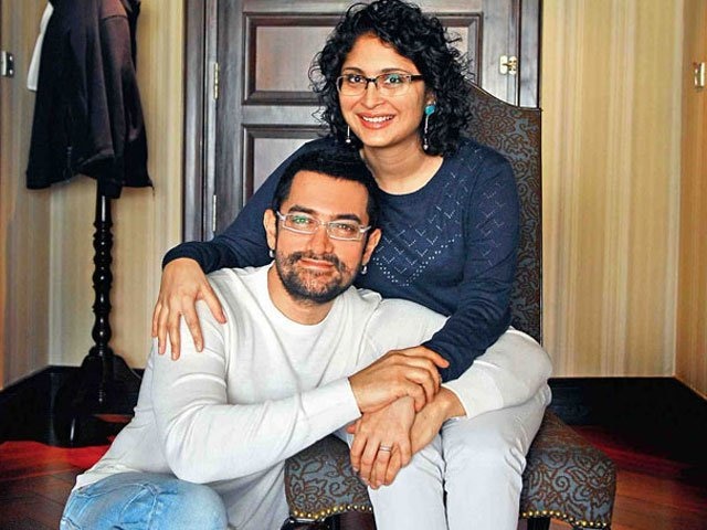 आमिर खान-किरण राव: बात करें तीसरे खान की तो आमिर खान की पत्नी किरण राव भी हिंदू ही हैं. हालांकि ये कपल अपनी खूबसूरत बॉन्डिंग को लेकर फैंस के बीच खासा मशहूकर है.