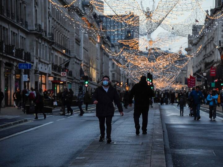 Corona New Strain: ब्रिटेन में पाया गया कोरोना का एक और नया स्ट्रेन, यहां पढ़ें हर सवाल का जवाब Corona New Strain South Africa Corona 2nd Mutation 3rd Variant All You Need to Know ANN Corona New Strain: ब्रिटेन में पाया गया कोरोना का एक और नया स्ट्रेन, यहां पढ़ें हर सवाल का जवाब