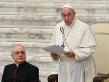 पोप फ्रांसिस के अकाउंट से फिर लाइक की गई मॉडल की हॉट बिकिनी फोटो, मॉडल बोलीं- ‘मैं तो स्वर्ग चली’