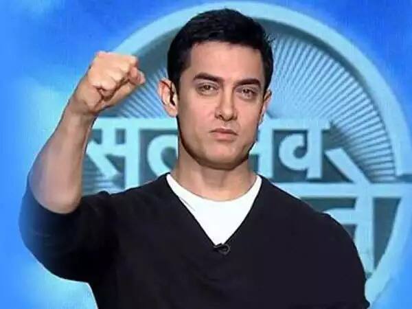 आमिर खान : साल 2012 में ‘सत्यमेव जयते’ को होस्ट करके चर्चाओं में आए आमिर खान के बारे में कहते हैं कि वह इस शो के एक एपिसोड के लिए 3 करोड़ रूपए तक लिया करते थे.