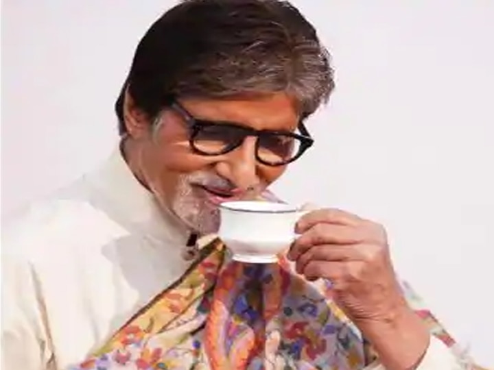 Taking a sip of tea, Amitabh Bachchan wrote a poem चाय की चुसकी लेते हुए Amitabh Bachchan ने लिखी कविता, लिखा- थोड़ा पानी रंज का उबालिये...