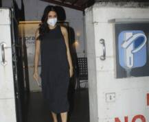 8 महीने की प्रेग्नेंट Anushka Sharma चेकअप के लिए पहुंची क्लिनिक, ब्लैक मिडी में हुई स्पॉट, देखें तस्वीरें