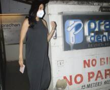 8 महीने की प्रेग्नेंट Anushka Sharma चेकअप के लिए पहुंची क्लिनिक, ब्लैक मिडी में हुई स्पॉट, देखें तस्वीरें