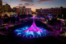 Photos: दुनियाभर में कोरोना के साए में मनाया जा रहा क्रिसमस का त्योहार, यहां देंखे तस्वीरें