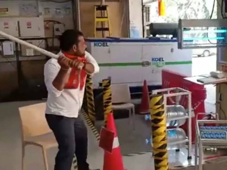 Amazon के दफ्तर में MNS की गुंडागर्दी, मराठी में एप के संचालन की थी मांग MNS's hooliganism in Amazon office, demand for operating the app in Marathi ANN Amazon के दफ्तर में MNS की गुंडागर्दी, मराठी में एप के संचालन की थी मांग