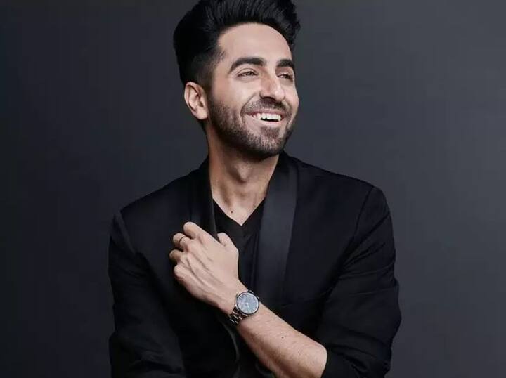 आयुष्मान खुराना: हटके सब्जेक्ट पर फ़िल्में करने वाले आयुष्मान ने ड्रीम गर्ल की सक्सेस के बाद अपनी फीस में बेतहाशा वृद्धि कर दी थी. मीडिया रिपोर्ट्स की मानें तो वह पहले 2 करोड़ रुपए चार्ज करते थे लेकिन लेकिन अब उन्हें फ़ीस के तौर पर 10 करोड़ रुपए मिल रहे हैं.
