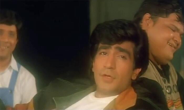 किशन कुमार - गुलशन कुमार के भाई किशन कुमार ने बेवफा सनम से अपने करियर की शुरुआत की थी. तब इस फिल्म के गानों ने खूब हलचल मचाई थी और आज भी ये गाने पसंद किए जाते हैं. लेकिन 5-6 फिल्में करने के बाद वो अचानक से इंडस्ट्री से गायब हो गए. फिलहाल वो निर्माता बन चुके हैं और उन्होंने कई फिल्में प्रोड्यूस की हैं.