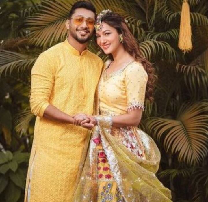 गौहर ने इसके बाद चिस्का की तस्वीरें शेयर की जिसमें कपल साथ में बेहद सुंदर लग रहा था. दोनों ने पीले रंग की ड्रेस पहनी थी. गौहर पीले रंग के लहंगे में दिखीं. वहीं जैद भी पीले रंग का कुरता पहने दिखें.