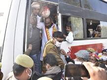 कांग्रेस की 'गाय बचाओ-किसान बचाओ' पदयात्रा, गिरफ्तार किए गए यूपी कांग्रेस के अध्यक्ष अजय कुमार लल्लू