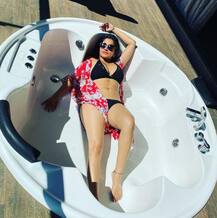 मोनालिसा ने बाथटब में शेयर की तस्वीर, कुछ फैंस ने की पसंद तो कुछ दिखे बेहद नाराज़