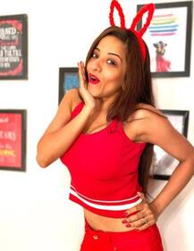 मोनालिसा ने बाथटब में शेयर की तस्वीर, कुछ फैंस ने की पसंद तो कुछ दिखे बेहद नाराज़