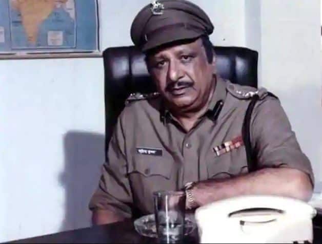 जगदीश राज: बॉलीवुड एक्टर जगदीश राज के पास सबसे ज्यादा टाइपकास्ट एक्टर का गिनीज़ बुक ऑफ़ वर्ल्ड रिकॉर्ड मौजूद है. उन्होंने तकरीबन 144 फिल्मों में पुलिस इंस्पेक्टर का रोल अदा किया था. उन्हें दीवार, डॉन, शक्ति और सिलसिला जैसी फिल्मों में अपने काम के लिए सराहना मिली थी.