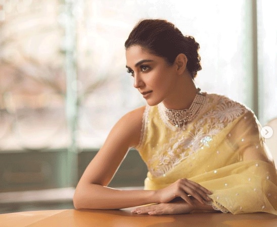 माया अली(Maya Ali) एक पाकिस्तानी टीवी एक्ट्रेस, वीजे और मॉडल हैं. जिन्होंने टीवी के साथ साथ फिल्मों में भी काम किया है. 2018 में वो अली ज़फर के साथ तीफा इन ट्रबल फिल्म में नज़र आई थीं. इसके बाद इन्होंने अपने स्टाइल पर खूब काम किया और इसका असर 2020 में नज़र आया है. इस साल जैसे उन्होंने खुद को प्रेज़ेंट किया वो वाकई काबिले तारीफ है. (Photo Credit - Instagram)