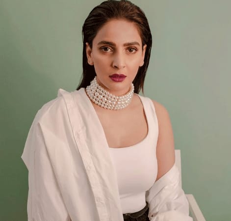 सबा कमर(Saba Qamar) पाकिस्तान के सर्वश्रेष्ठ सम्मान  Tamgha-e-Imtiaz और Pride of Performance से नवाज़ी जा चुकी हैं. वहीं इस साल उनके लुक्स की बात करें तो उन्होंने सभी को शॉक्ड कर दिया. उनका बेहतरीन स्टाइल और लुक्स इस साल देखने को मिला. चाहे वेस्टर्न हो या फि इस्टर्न हो हर तरह की ड्रेस मे वो कमाल नज़र आई. (Photo Credit - Instagram)