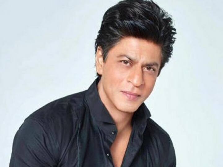 शाहरुख़ खान : किंग खान की पहली कमाई 50 रुपए थी जो उन्हें पंकज उधास के एक कॉन्सर्ट से मिले थे. मीडिया रिपोर्ट्स के अनुसार, इन पैसों से शाहरुख़ खान आगरा में ताज महल घूमने चले गए थे. 