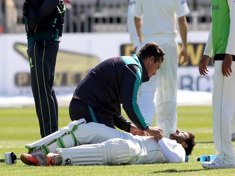 NZ vs PAK: पाकिस्तान को लगा बड़ा झटका, चोट के कारण दूसरे टेस्ट से बाहर हुआ ये दिग्गज बल्लेबाज़ NZ vs PAK: पाकिस्तान को लगा बड़ा झटका, चोट के कारण दूसरे टेस्ट से बाहर हुआ ये दिग्गज बल्लेबाज़