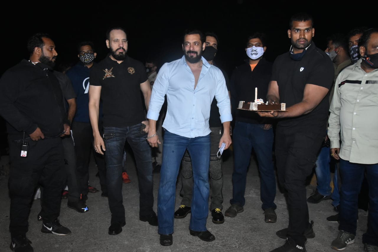 Salman Khan Birthday Wishes: 55 साल के हुए सलमान खान, बॉलीवुड सेलिब्रेटी ऐसे दे रहे हैं जन्मदिन की शुभकामनाएं