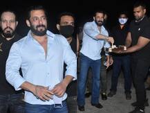 Happy Birthday Salman Khan: सलमान खान ने पनवेल के फार्महाउस में सेलिब्रेट किया अपना बर्थडे, देखिए ये खास तस्वीरें
