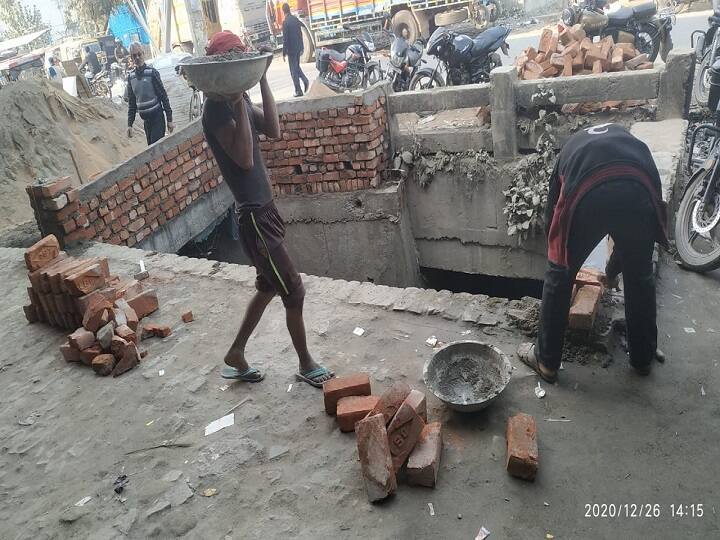 बिहार: आम आदमी के मुहिम से घबराये अधिकारी,अल्टीमेटम के 12 घंटे के अंदर शुरु हुआ ड्रेनेज का काम Bihar: Common man deadline put government officials on toes, Know how his ultimatum made development work kicked off ann बिहार: आम आदमी के मुहिम से घबराये अधिकारी,अल्टीमेटम के 12 घंटे के अंदर शुरु हुआ ड्रेनेज का काम