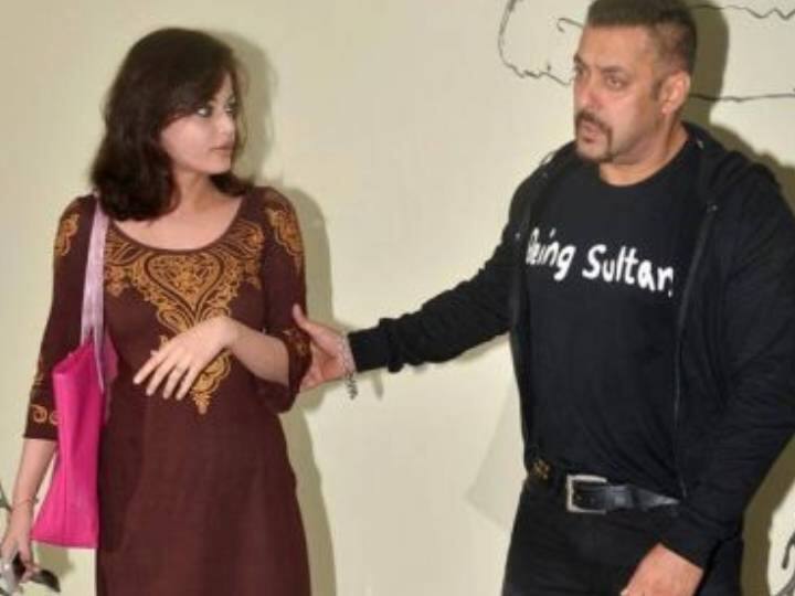 ऐश्वर्या राय की तरह दिखने वाली एक्ट्रेस स्नेहा उलाल के साथ भी उनके अफेयर के चर्चे रहे. फिल्म 'लकी' के रिलीज होने के काफी वक्त बाद दोनों अलग हो गए.