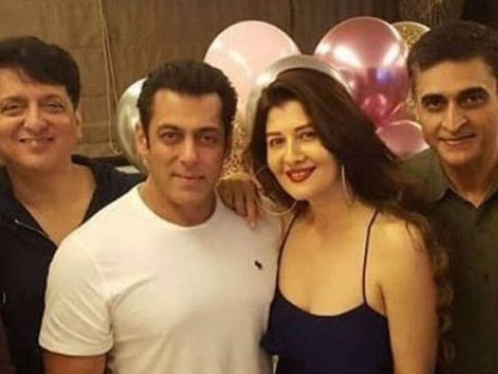 फिल्मों में एंट्री के बाद सलमान का नाम संगीता बिजलानी के साथ जुड़ा और वो उनको कई साल तक डेट किया. संगीता बिजलानी मिस इंडिया 1980 रहीं. दोनों की शादी के कार्ड भी छपे लेकिन संगीता ने सलमान से दूरी बना ली.