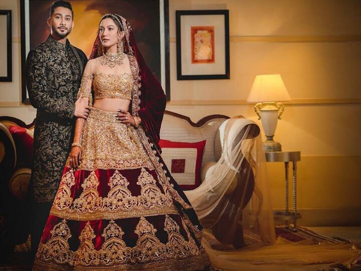 मॉडल और अभिनेत्री गौहर खान ने 25 दिसंबर को अपने ब्वॉयफ्रेंड ज़ैद दरबार से निकाह कर लिया. शादी की कुछ अनदेखी तस्वीरें सोशल मीडिया पर वायरल हो रही हैं. इन तस्वीरों में गौहर और ज़ैद का बेहतरीन अंदाज़ सामने आया है.(Pic credit: Instagram) 