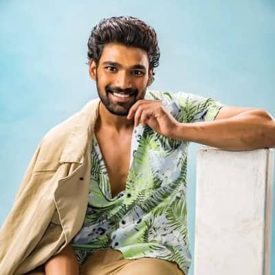 बेल्लंकोंडा साई श्रीनिवास: इस राइजिंग स्टार ने टॉलीवुड फिल्म 'अल्लुदु सीनू' ने 2014 में डेब्यू किया था. अब वह प्रभास की हिट छत्रपति के हिंदी रीमेक में नज़र आएंगे.