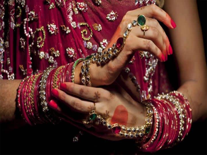 Bride run away with cash and jewelry in Shamli शामली: घरवालों को चकमा देकर लुटेरी दुल्हन नकदी, जेवरात लेकर हुई रफूचक्कर, पुलिस में शिकायत दर्ज