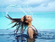 TV Actresses जिन्होंने पूल में अपनी तस्वीरों से दिसंबर की सर्दियों में बढ़ा दी गर्मी