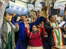 पूर्वी दिल्ली नगर निगम में पार्षदों ने चलाये जूते-चप्पल, AAP और BJP पार्षदों ने पुलिस में दी शिकायत