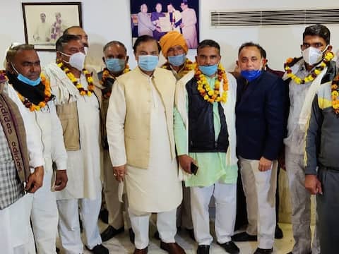 भट्टा पारसौल आंदोलन: योगी सरकार ने वापस लिए किसानों पर दर्ज मामले, खुश हुए किसान भट्टा पारसौल आंदोलन: योगी सरकार ने वापस लिए किसानों पर दर्ज मामले, खुश हुए किसान