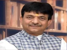 यूपी: मंत्री कपिल देव के भाई के खिलाफ केस दर्ज, मोदी और योगी की फोटो लगाकर किया था फोन का प्रचार