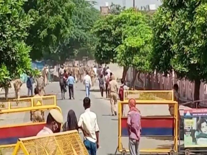 पर्यटन नगरी आगरा में इस साल नये साल के जश्न पर रहेंगी बंदिशें, 100 से ज्यादा लोग कार्यक्रम में नहीं हो सकेंगे शामिल Agra administration issues direction for New year celebration ann पर्यटन नगरी आगरा में इस साल नये साल के जश्न पर रहेंगी बंदिशें, 100 से ज्यादा लोग कार्यक्रम में नहीं हो सकेंगे शामिल