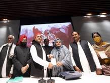 अखिलेश यादव ने दिया मायावती को झटका, इन नेताओं को सपा में कराया शामिल