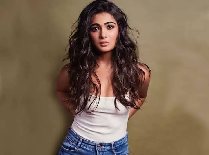 शालिनी पांडे: विजय देवराकोंडा के अपोजिट तेलुगू फिल्म अर्जुन रेड्डी में दिख चुकी शालिनी पांडे भी जल्द बॉलीवुड में डेब्यू करेंगी.उनका ड्रीम डेब्यू रणवीर सिंह के अपोजिट होगा. वह जयेशभाई जोरदार में मुख्य भूमिका में दिखेंगी. 