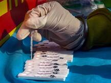 नोएडा: ब्रिटेन से लौटे 188 यात्रियों की हुई कोरोना टेस्टिंग, एक युवती में मिला नया स्ट्रेन